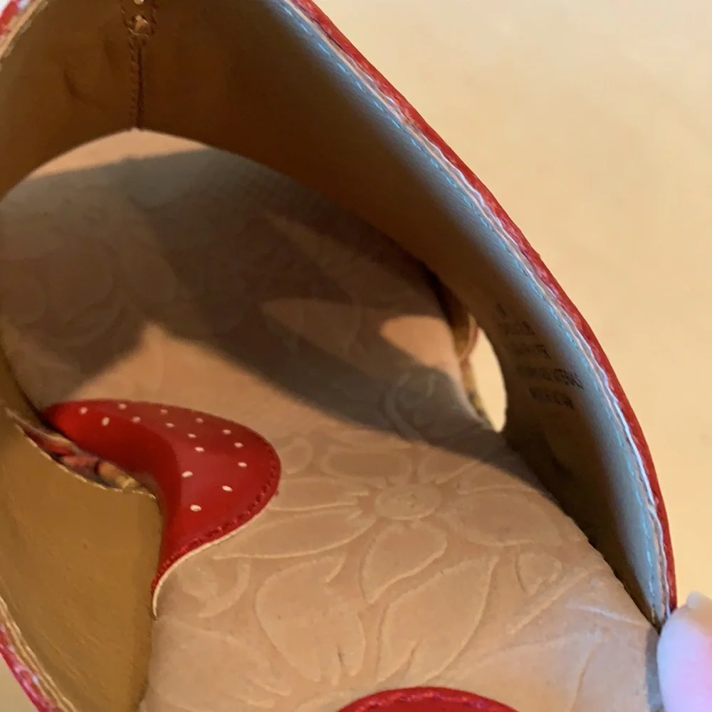 b.o.c. Wedge Sandals, size 8M - Picture 14 of 15